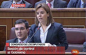 Ver v&iacute;deo  'Intenso 'cara a cara' en el Congreso entre De la Vega y S. de Santamar&iacute;a'