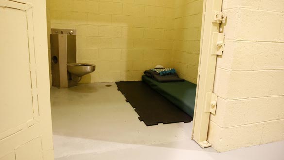 Interior de una celda en la c&aacute;rcel de Bagram