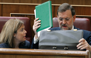 Rajoy:"Es un error arreglar el d&eacute;ficit subiendo impuestos"