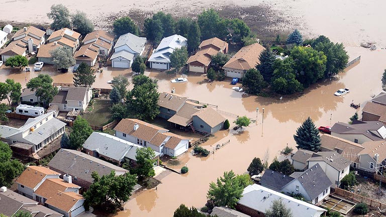 Cinco muertos y estado de emergencia por las inundaciones en Colorado