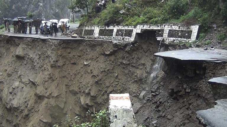 45 muertos y decenas de desaparecidos por las inundaciones en el norte de la India