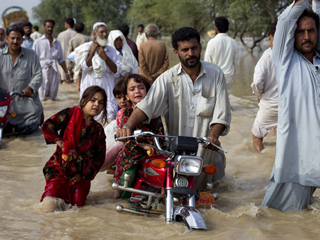 Ver v&iacute;deo  'Las inundaciones en Pakist&aacute;n ya han causado m&aacute;s de mil muertos, la mayor&iacute;a en el noroeste del pa&iacute;s'