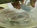 Ir al Video&nbsp;Inventan un pl&aacute;stico que se biodegrada en segundos