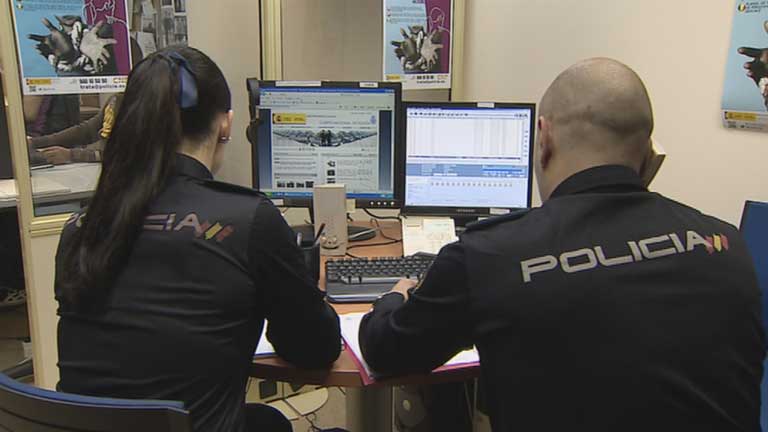 Las v&iacute;ctimas de explotaci&oacute;n sexual denuncian: "Te encierras a no ser nadie"