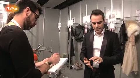 Ver v&iacute;deo  'Ion Fiz explica su nueva colecci&oacute;n a RTVE.es'