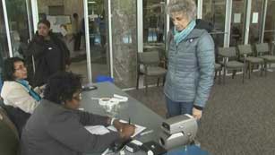 Ver vídeo  'Iowa y Ohio abren las urnas para el voto anticipado'