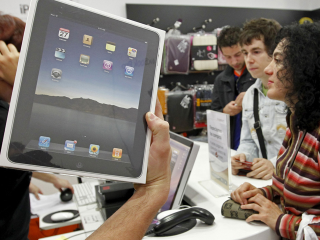 El iPad, el nuevo ordenador de mano de Apple, ya puede comprarse hoy en Espa&ntilde;a
