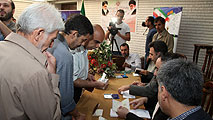 Ir al Video&nbsp;Ir&aacute;n espera los resultados tras la jornada electoral