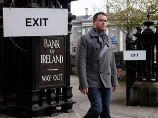 Ver v&iacute;deo  'Irlanda admite contactos con la UE pero niega que se est&eacute; hablando de un rescate'
