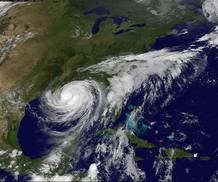 Esta im&aacute;gen por sat&eacute;lite muestra al hurac&aacute;n "Isaac" al tomar tierra en Luisiana.