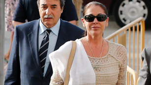 Ver v&iacute;deo  'Isabel Pantoja llega a los juzgados vitoreada por sus seguidores'