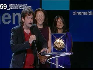 Ver v&iacute;deo  'Isaki Lacuesta recibe la Concha de Oro en el Festival de cine de San Sebasti&aacute;n'