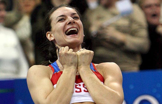Ver v&iacute;deo  'Isinbayeva bate dos veces su r&eacute;cord'