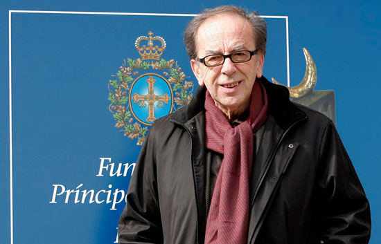 Ismail Kadar� llega a Oviedo para recibir el Premio Pr�ncipe de Asturias de las Letras