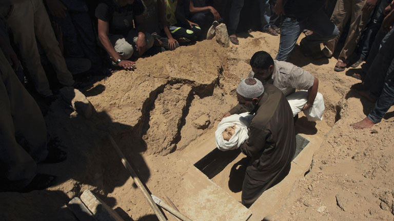 Los palestinos muertos en la operación "Margen Protector" contra Gaza llegan ya al centenar