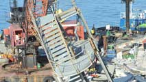 Ir al Video&nbsp;En Italia 7 muertos en el choque de un buque de carga contra una torre de control