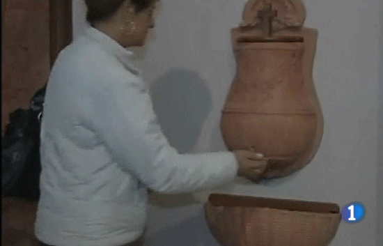 El italiano Luciano Marabese ha inventado un dispensador de agua bendita electr�nico