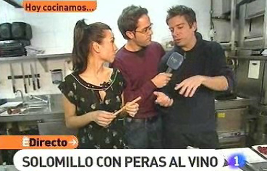 Espa&ntilde;a Directo - Itziar Miranda y Manu Baqueiro cocinan solomillo con peras al vino