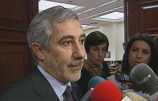 Izquierda Unida pide la mediaci&oacute;n del Rey para resolver el caso de Aminatu Haidar