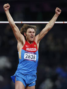 Ukhov celebra su oro en la final de Londres 2012.