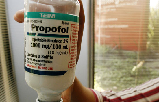 Jackson fallece por sobredosis de Propofol