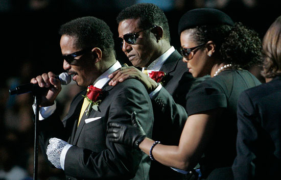 La familia Jackson da las gracias a todos los asistentes y recuerda con cari&ntilde;o a Michael
