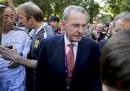 El secretario general de la ONU, Ban Ki-Moon, se encuentra con el presidente del COI, Jacques Rogue mientras porta la antorcha ol&iacute;mpica por las calles del centro de Londres.