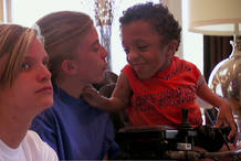 Jake con su familia adoptiva