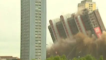 Ir al Video&nbsp;Jap&oacute;n apuesta por demoler los edificios "planta por planta"