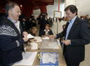 Javier Fern&aacute;ndez vota