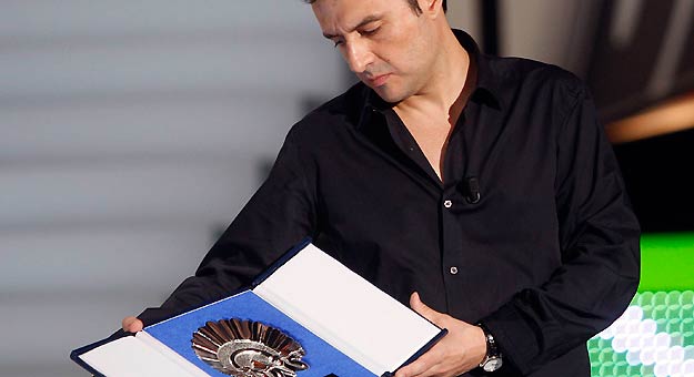 Javier Rebollo con su Concha de Plata