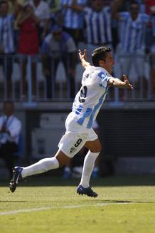 Javier Saviola celebra su gol ante el Levante.
