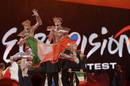 Los gemelos Jedward de Irlanda explotan al saber que estar&aacute;n en la final de Eurovisi&oacute;n otra vez