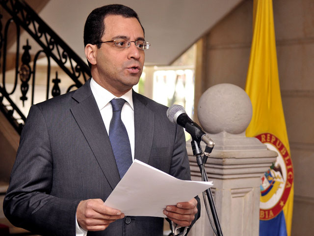 Colombia afirma que jefes de las FARC y el ELN se esconden en Venezuela