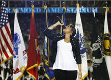 Jennifer Hudson canta el himno nacional