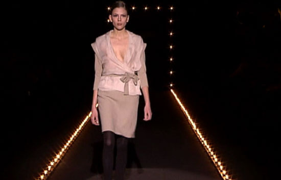 Desfile de Jes&uacute;s del Pozo en Cibeles