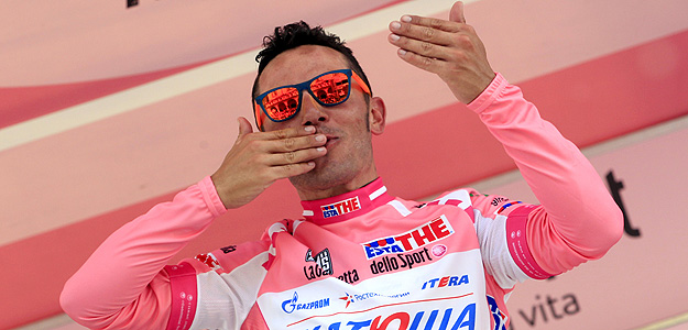 Joaquim 'Purito' Rodr&iacute;guez se viste de rosa en Asis.