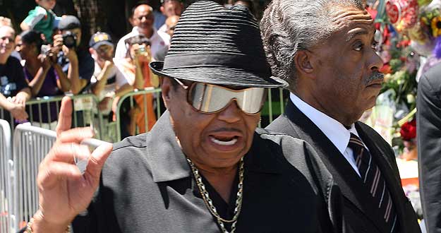 JOE JACKSON, PADRE DE MICHAEL JACKSON, OFRECE UNA RUEDA DE PRENSA