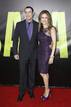 John Travolta, otro de los protagonistas de Salvajes, junto a su mujer, Kelly Preston