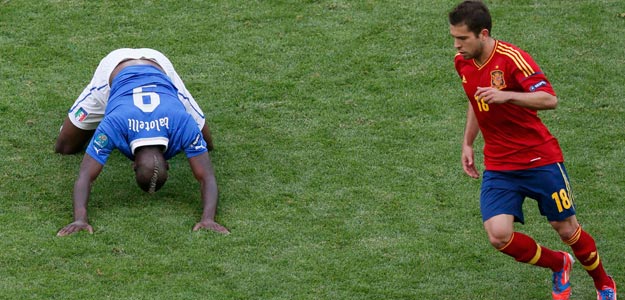 Jordi Alba, en una imagen del pasado Espa&ntilde;a - Italia junto a Balortelli