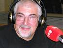 El escritor argentinoJorge Bucay es tambi&eacute;n psic&oacute;logo especialista en enfermedades mentales. Se define a s&iacute; mismo como &iquest;ayudador profesional&iquest;, y como tal acompa&ntilde;a cada lunes a los oyentes con sus terap&eacute;uticos cuentos.