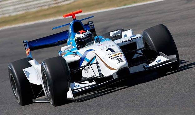 Jorge Lorenzo, a bordo de un monoplaza de GP2 en el circuito de Cheste. Jorge Lorenzo, a bordo de un monoplaza de GP2 en el circuito de Cheste.