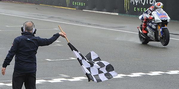Jorge Lorenzo supera la meta de Le Mans.