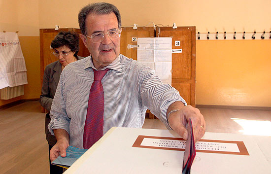 Italia comienza a votar a sus eurodiputados