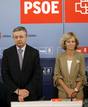 Jos&eacute; Blanco y Elena Salgado guardan un minuto de silencio en la sede del PSOE