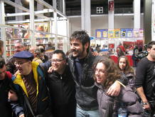 Jos&eacute; Mu&ntilde;oz (Estopa) posa con sus fans en el sal&oacute;n de c&oacute;mic)