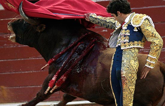 Jos� Tom�s y Paco Camino devuelven sus medallas