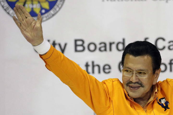 Joseph Estrada celebra su victoria en las elecciones a la alcald&iacute;a de Manila