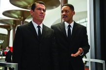 Josh Brolin y Will Smith en una escena de 'Men in black 3'