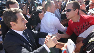 Ver v&iacute;deo  'Un joven increpa a Nicol&aacute;s Sarkozy'